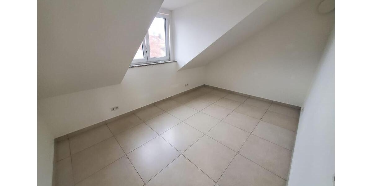 Dachgeschoßwohnung Maxhütte-Haidhof Haidhof - 3 Zimmer, 80 m&sup2;, 880&euro; | Angebot:26164338