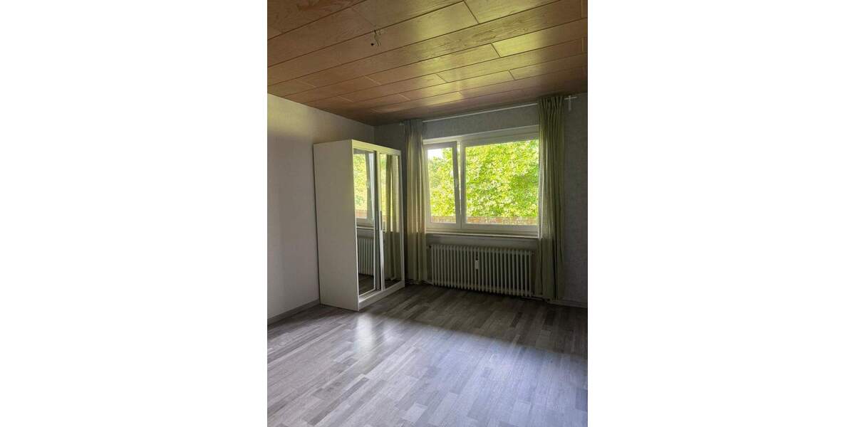 Etagenwohnung Kassel Oberzwehren - 2 Zimmer, 93 m&sup2;, 725&euro; | Angebot:25709148