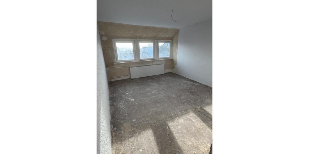 Erstbezug nach Sanierung – Moderne 3-Zimmer-Dachgeschosswohnung 3 zimmer