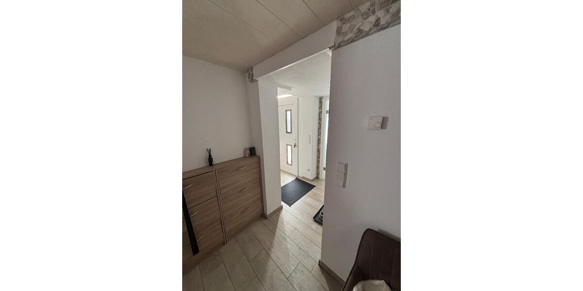 Etagenwohnung Aßlar - 6 Zimmer, 140 m&sup2;, 1.450&euro; | Angebot:26019486