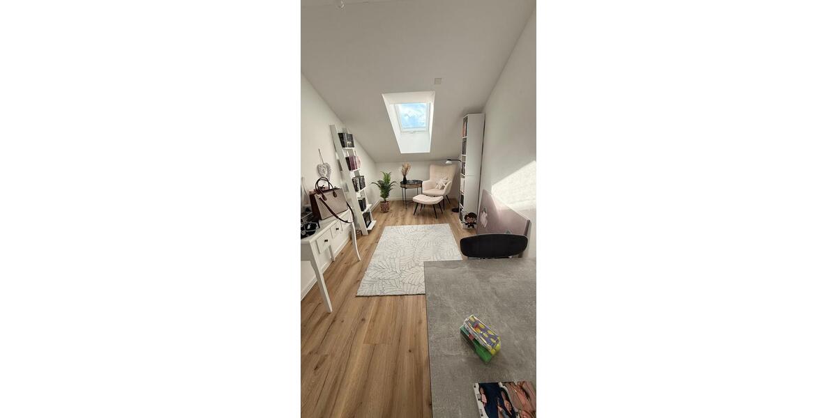 Dachgeschoßwohnung Essenbach - 4 Zimmer, 97 m&sup2;, 1.600&euro; | Angebot:25279484