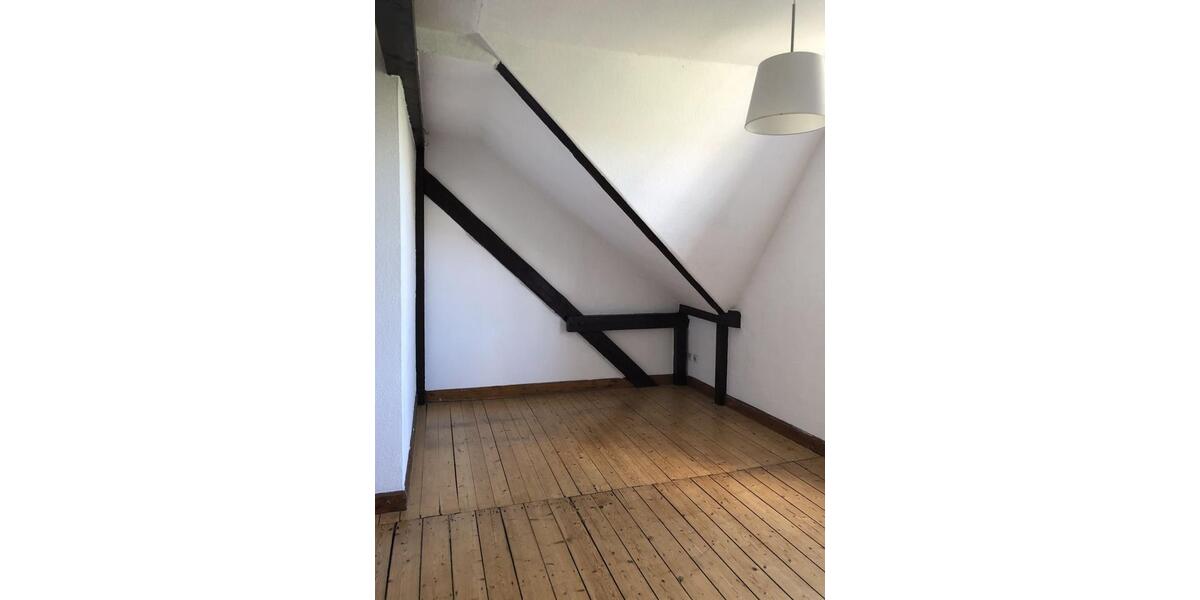 Dachgeschoßwohnung Saarbrücken - 3 Zimmer, 65 m&sup2;, 580&euro; | Angebot:26362184