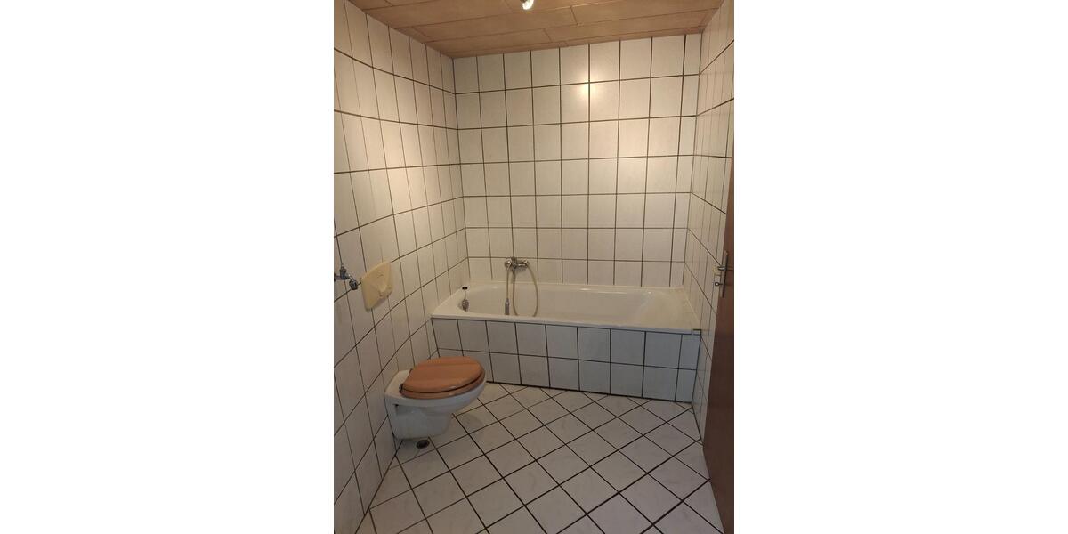 Etagenwohnung Guxhagen - 4 Zimmer, 105 m&sup2;, 700&euro; | Angebot:24681978