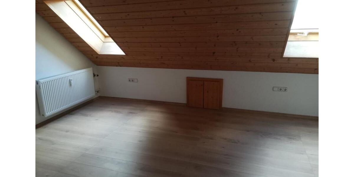 Dachgeschoßwohnung Gerolzhofen - 3 Zimmer, 103 m&sup2;, 720&euro; | Angebot:25415225
