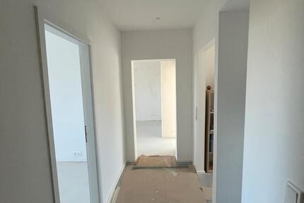 Frisch renovierte 3-Raum-Wohnung mit Balkon & Parkplatz 3 zimmer