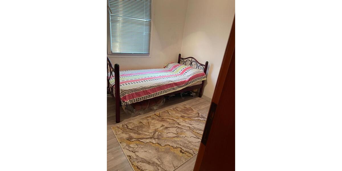 Etagenwohnung Grevenbroich - 6 Zimmer, 100 m&sup2;, 130&euro; | Angebot:26642921