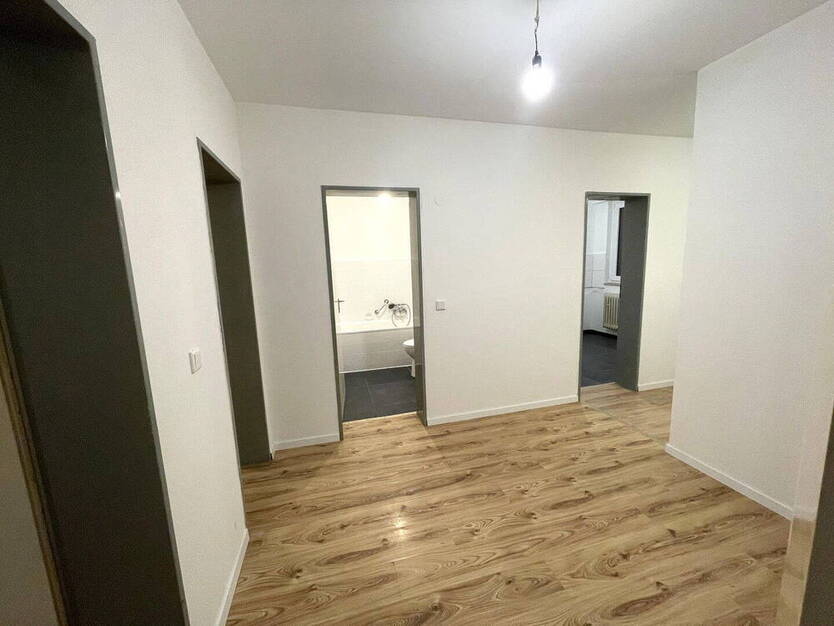 **Moderne, helle & frisch renovierte 2,5-Zimmer-Wohnung in Oberbarmen - mit Balkon & Aufzug**