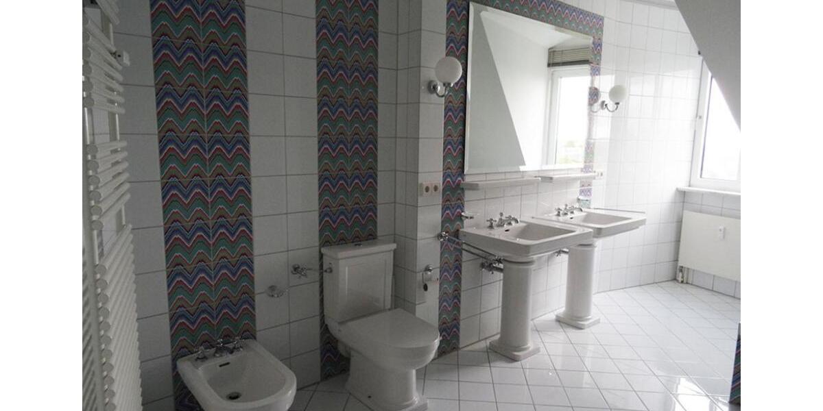 Maisonettenwohnung Neuhaus am Rennweg - 6.5 Zimmer, 270 m&sup2;, 1.198&euro; | Angebot:25842506