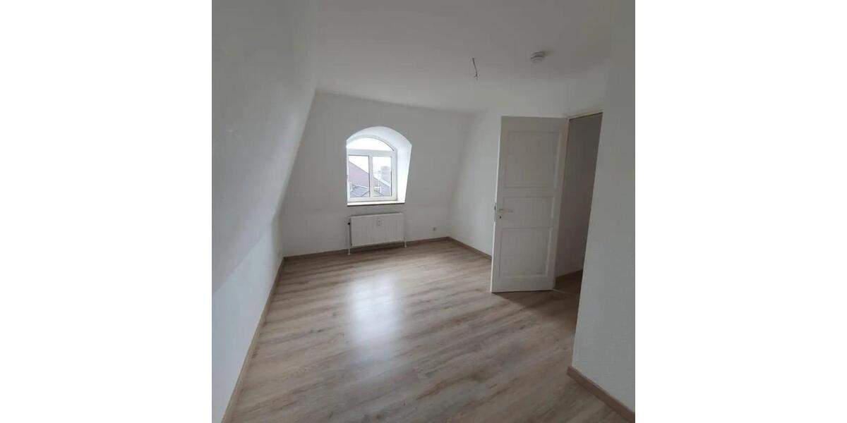 2-Zimmer-Dachgeschosswohnung mit separatem Bad – attraktiv 2 zimmer