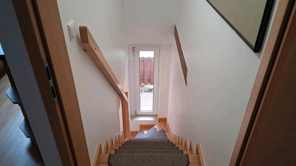 Schöne 2 Zimmer Dachgeschosswohnung ab sofort zu vermieten 2 zimmer