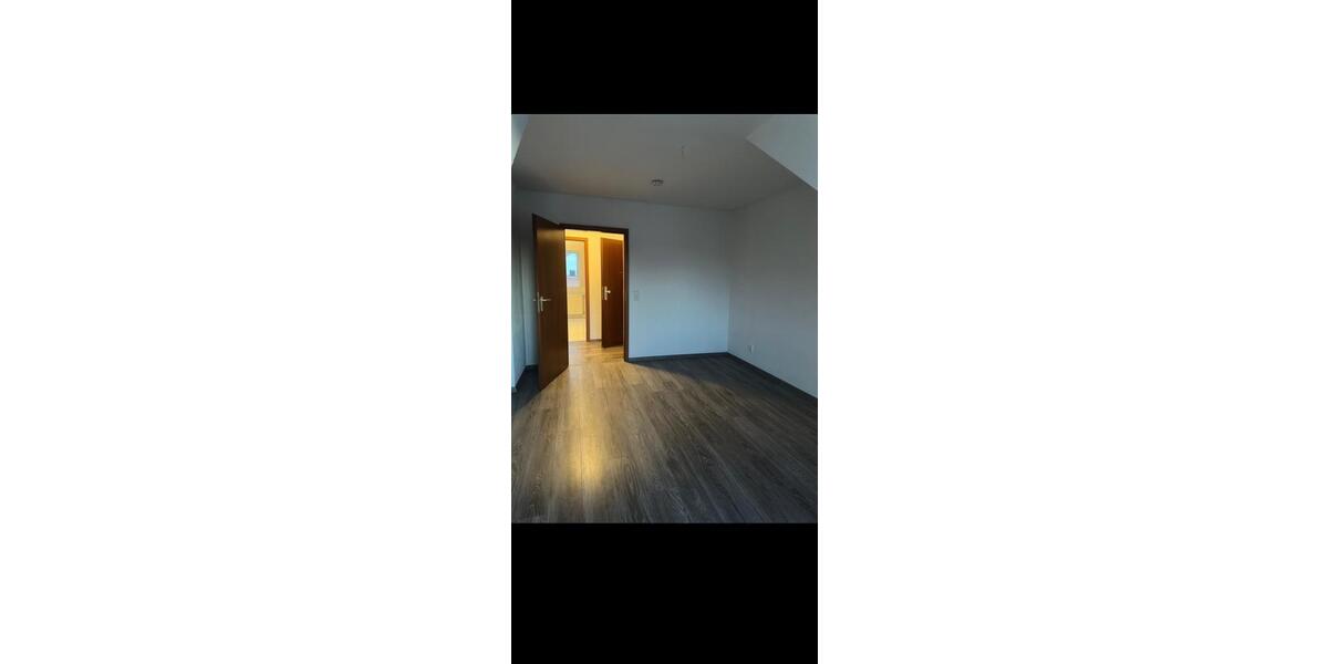 Dachgeschoßwohnung Hainichen - 2 Zimmer, 51 m&sup2;, 275&euro; | Angebot:26057023