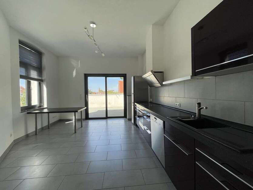 Wohntraum! Große 3 Zimmerwohnung mit riesiger Dachterrasse, Kamin + Einbauküche! 3 zimmer