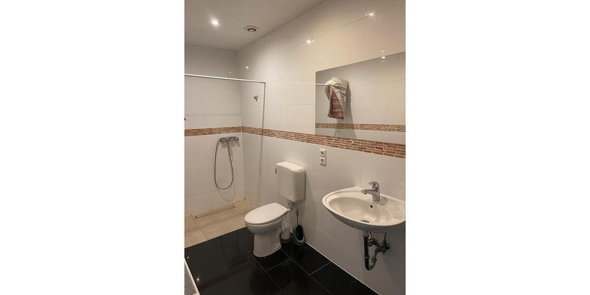 Wohnen auf Zeit Plaidt - 6 Zimmer, 180 m&sup2;, 15&euro; | Angebot:21133110