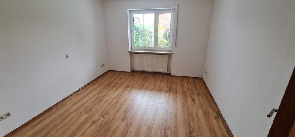 Schöne helle 2 ZKB Wohnung mit Terrasse 2 zimmer