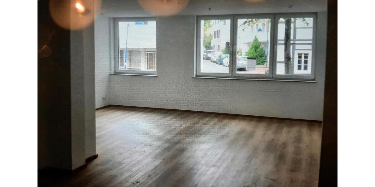 Erdgeschoßwohnung Lage - 2 Zimmer, 103 m&sup2;, 1.090&euro; | Angebot:26582040