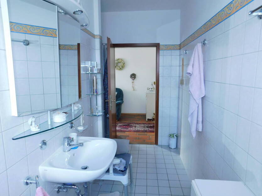 Helle, schöne 2-Zimmer-Wohnung im 2. OG mit Balkon im Lindenhof in Barrien!