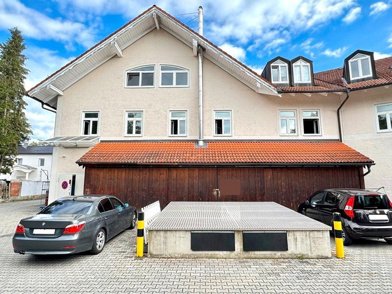 Großzügige 2 ZKB Wohnung in zentraler Lage von Putzbrunn