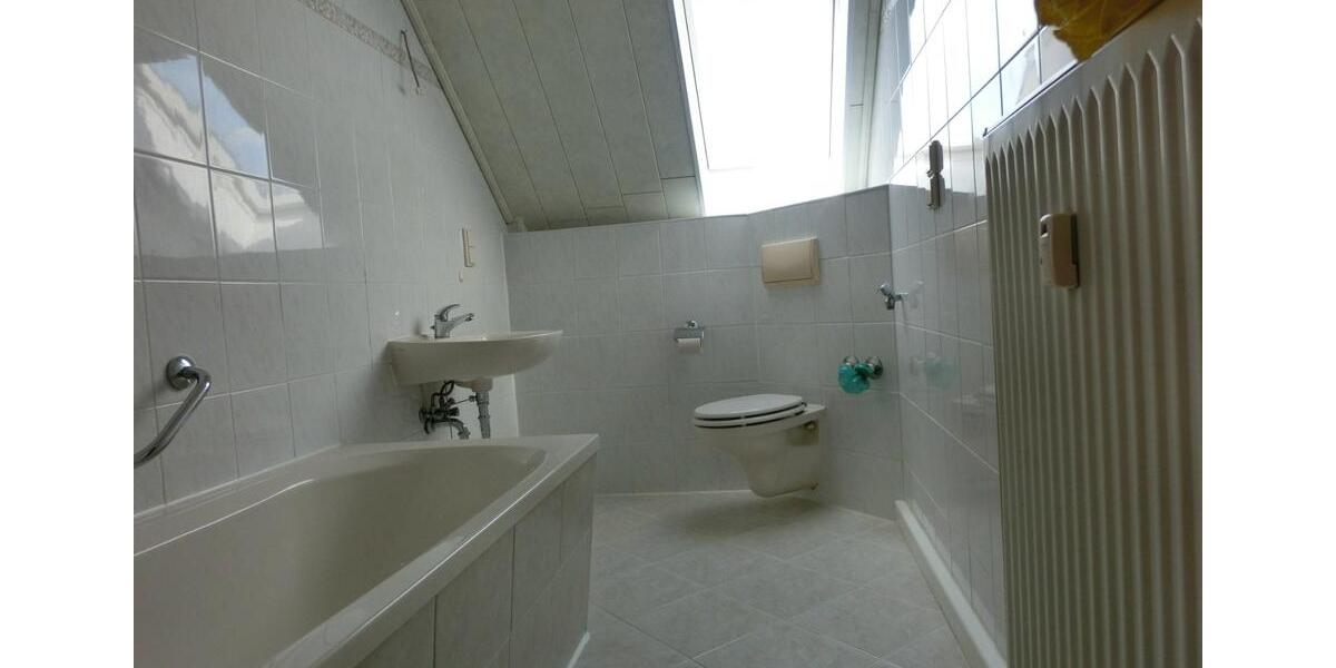 Dachgeschoßwohnung Altenburg - 2 Zimmer, 60 m&sup2;, 400&euro; | Angebot:25993598