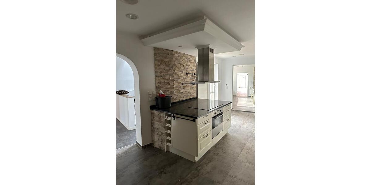 Dachgeschoßwohnung Strausberg - 5 Zimmer, 250 m&sup2;, 2.250&euro; | Angebot:25044276