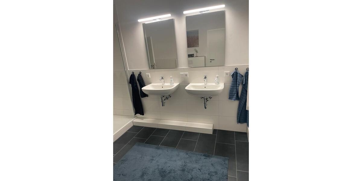 Wohnen auf Zeit Delmenhorst - 3 Zimmer, 90 m&sup2;, 200&euro; | Angebot:24741023