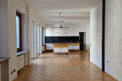 Schöne, helle 4-Zimmer-Maisonette-Wohnung mit Küche in der Innenstadt 4 zimmer