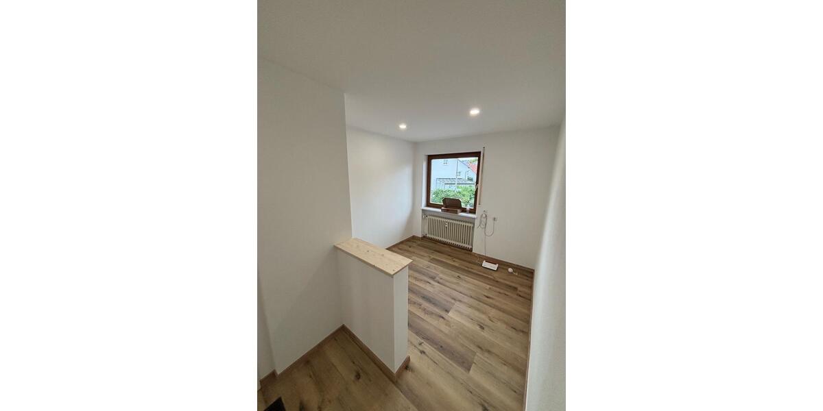 Etagenwohnung Bad Königshofen im Grabfeld - 4 Zimmer, 116 m&sup2;, 830&euro; | Angebot:25802693