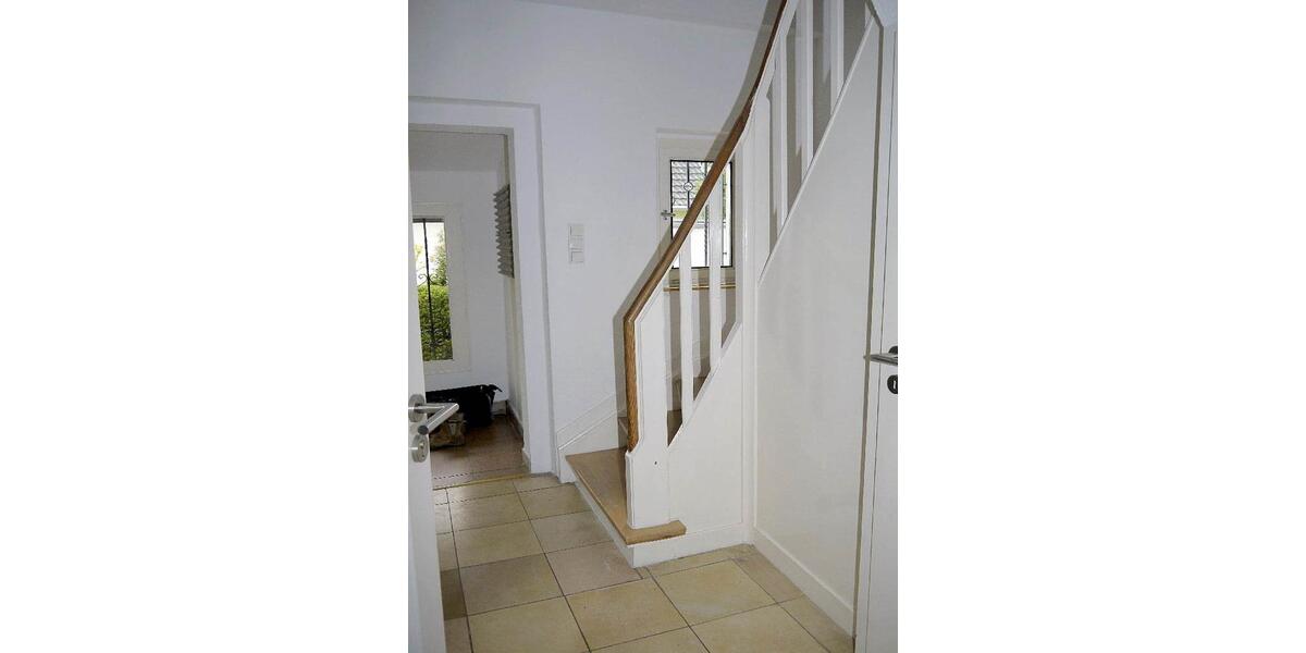 Einfamilienhaus Duisburg Huckingen - 8 Zimmer, 180 m&sup2;, 2.900&euro; | Angebot:23551802