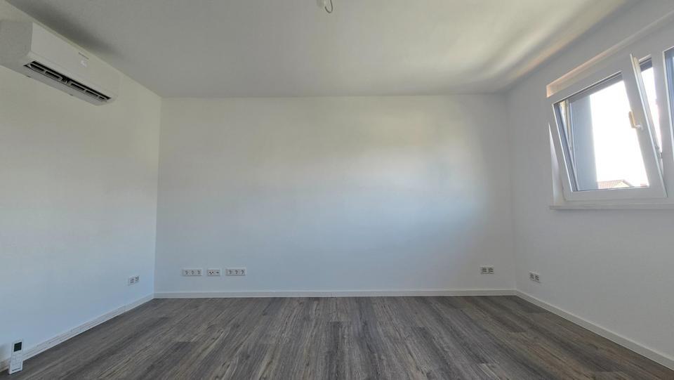 Erstbezug nach Kernsanierung: 3,5-Raum-Wohnung mit gehobener Auss