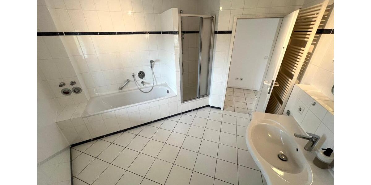 Etagenwohnung Bielefeld Schildesche - 4 Zimmer, 120 m&sup2;, 1.320&euro; | Angebot:26505399