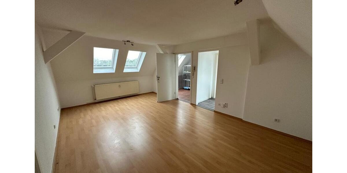 Dachgeschoßwohnung Groitzsch - 2 Zimmer, 40 m&sup2;, 400&euro; | Angebot:25081612