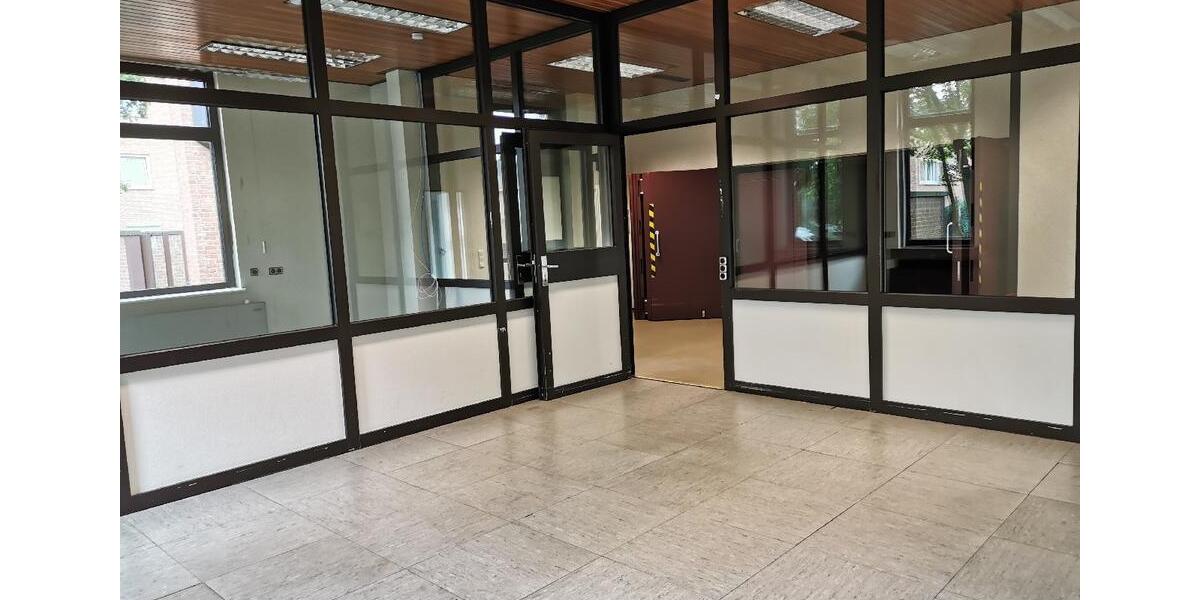 # ca.80qm Büro mit bis zu 180qm Ausstellungs-Lagerflächen in Wesel Citynah ## zimmer