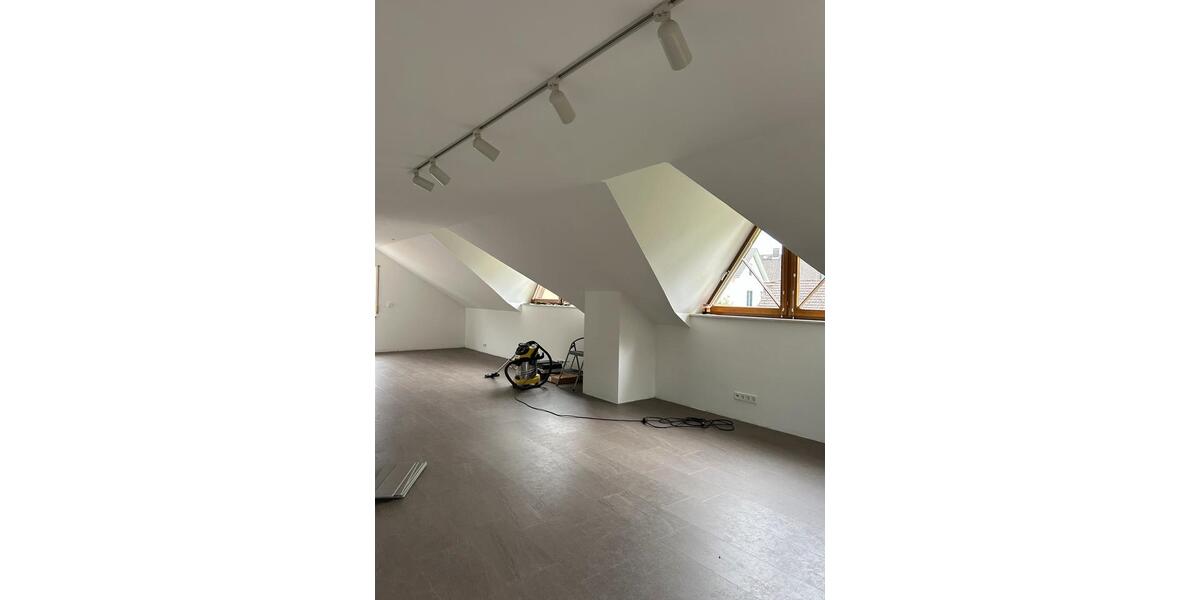 Dachgeschoßwohnung Lahr (Schwarzwald) - 1 Zimmer, 80 m&sup2;, 800&euro; | Angebot:26463410
