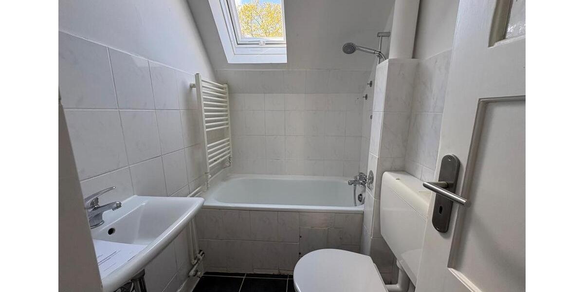 Dachgeschoßwohnung Wilhelmshaven - 3 Zimmer, 51 m&sup2;, 372&euro; | Angebot:26151698