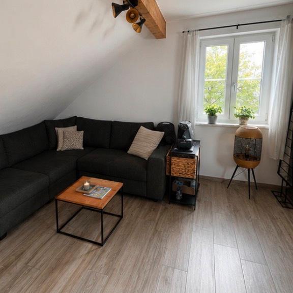 Dachgeschoßwohnung Erdweg - 2 Zimmer, 64 m&sup2;, 900&euro; | Angebot:26655538