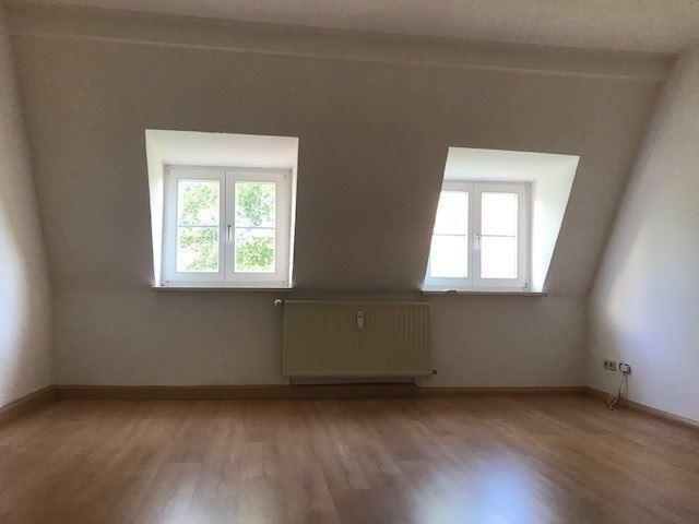 Dachgeschoßwohnung Merseburg - 3 Zimmer, 85 m&sup2;, 508&euro; | Angebot:25898922