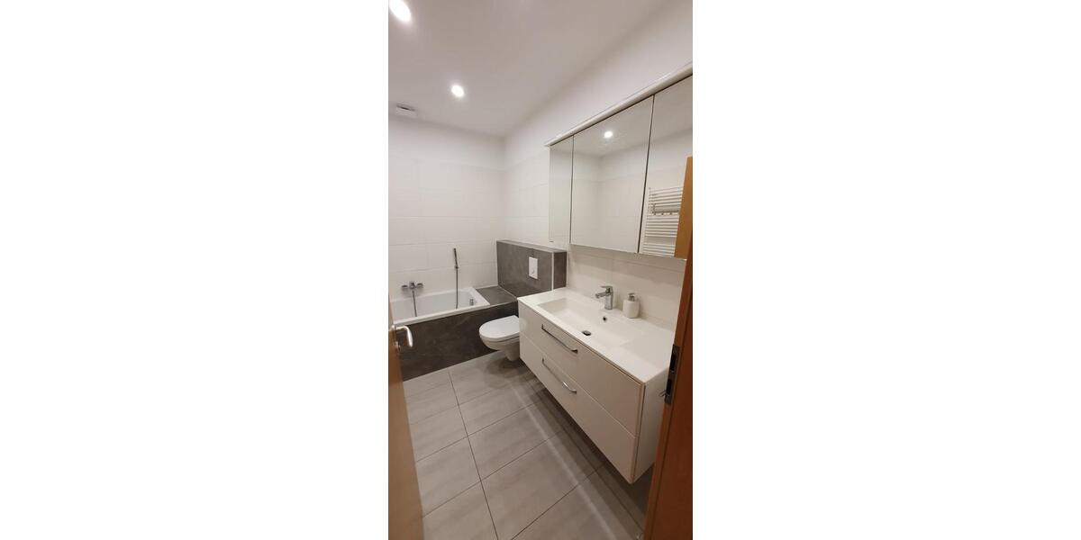 Gewerbeobjekt Bremen Häfen - 6 Zimmer, 130 m&sup2;, 1.400&euro; | Angebot:25921257