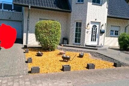 Haus Warburg - 8 Zimmer, 230 m&sup2;, 1.550&euro; | Angebot:25216502