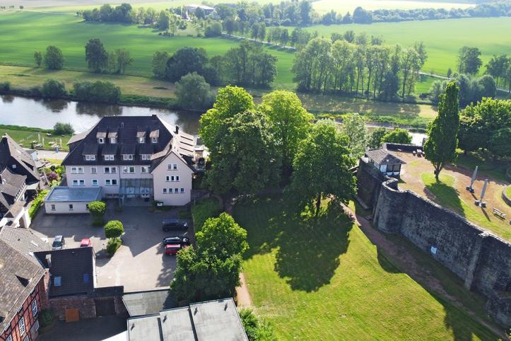 Etagenwohnung Polle - 11 Zimmer, 11&euro; | Angebot:23106653