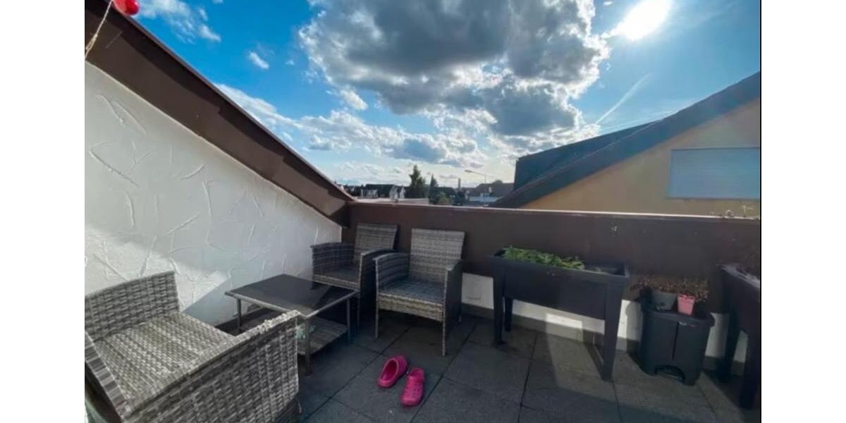 Vermiete 3 Zimmer Dachgeschosswohnung mit Loggia 3 zimmer