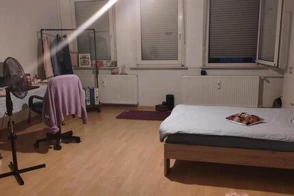 WG Zimmer 4er-Zweck-FRAUEN-WG FOR A FEMALE PERSON