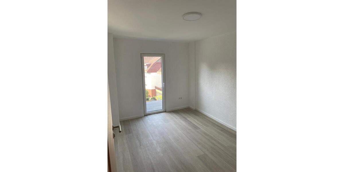 1 Zimmer in 3 er WG frisch renoviert 1 zimmer