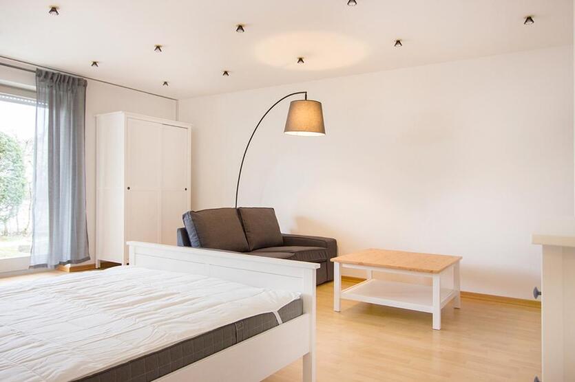 Tolles, voll möbliertes Appartement: Terrasse und kleiner Garten inklusive