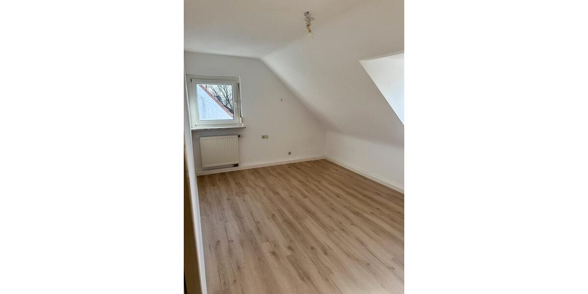 Dachgeschoßwohnung Stuttgart Vaihingen - 3 Zimmer, 47 m&sup2;, 1.000&euro; | Angebot:26699916