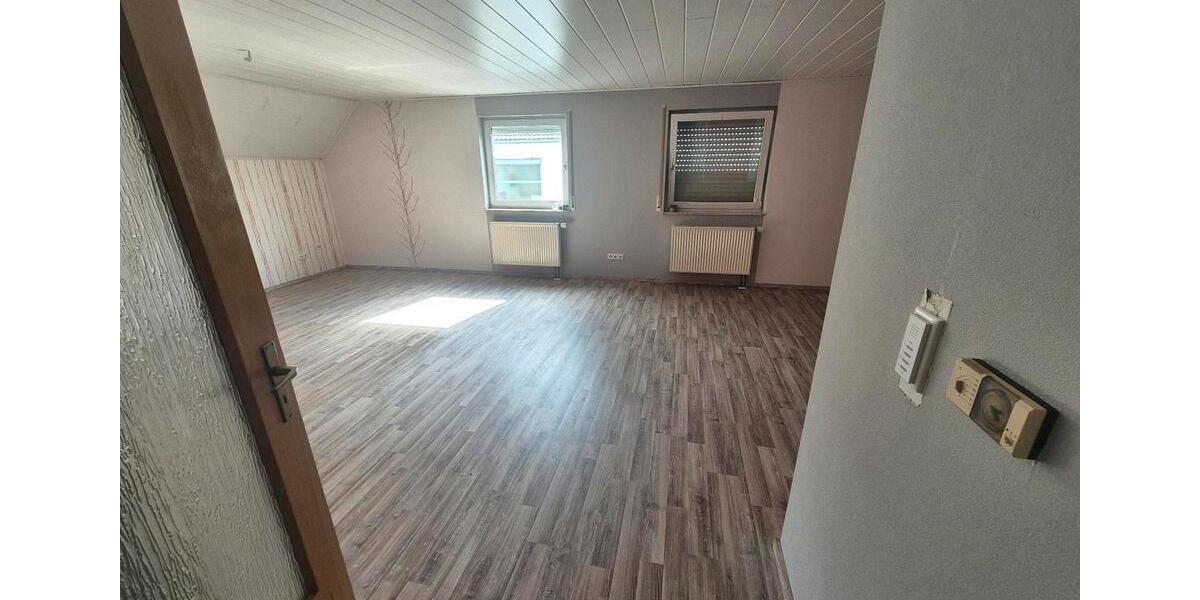 Etagenwohnung Kirchhain - 3 Zimmer, 90 m&sup2;, 900&euro; | Angebot:26293236