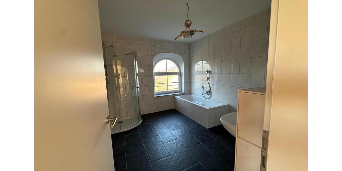 Dachgeschoßwohnung Wiehl - 2 Zimmer, 75 m&sup2;, 910&euro; | Angebot:24697644