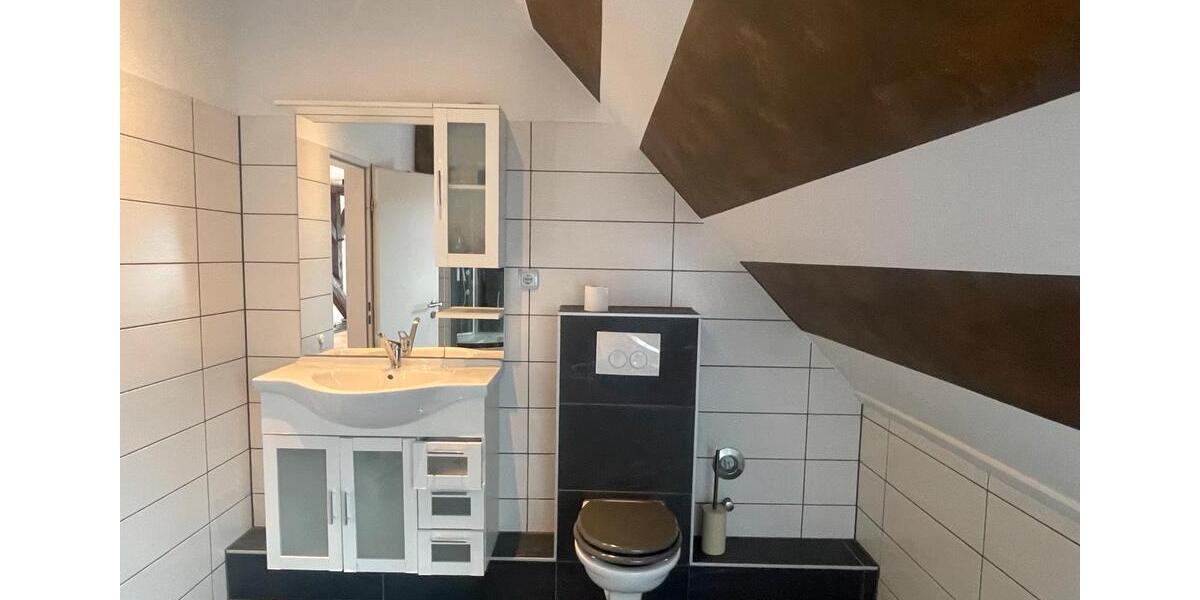 Altstadtjuwel im DG – 126 m² mit Sichtbalken, sofort bezugsfrei 4 zimmer