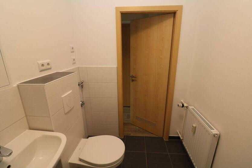 Schaumparty im modernen Wannenbad...helle 3-RW mit Wanne u. Balkon!!!