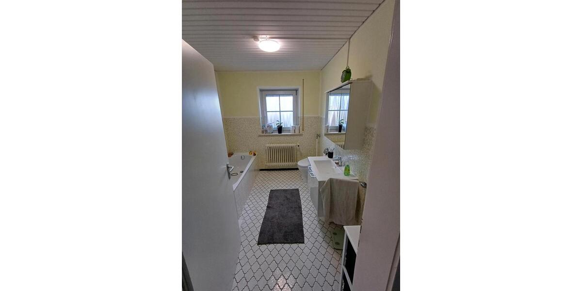 Erdgeschoßwohnung Michelstadt - 4 Zimmer, 133 m&sup2;, 1.300&euro; | Angebot:24356599