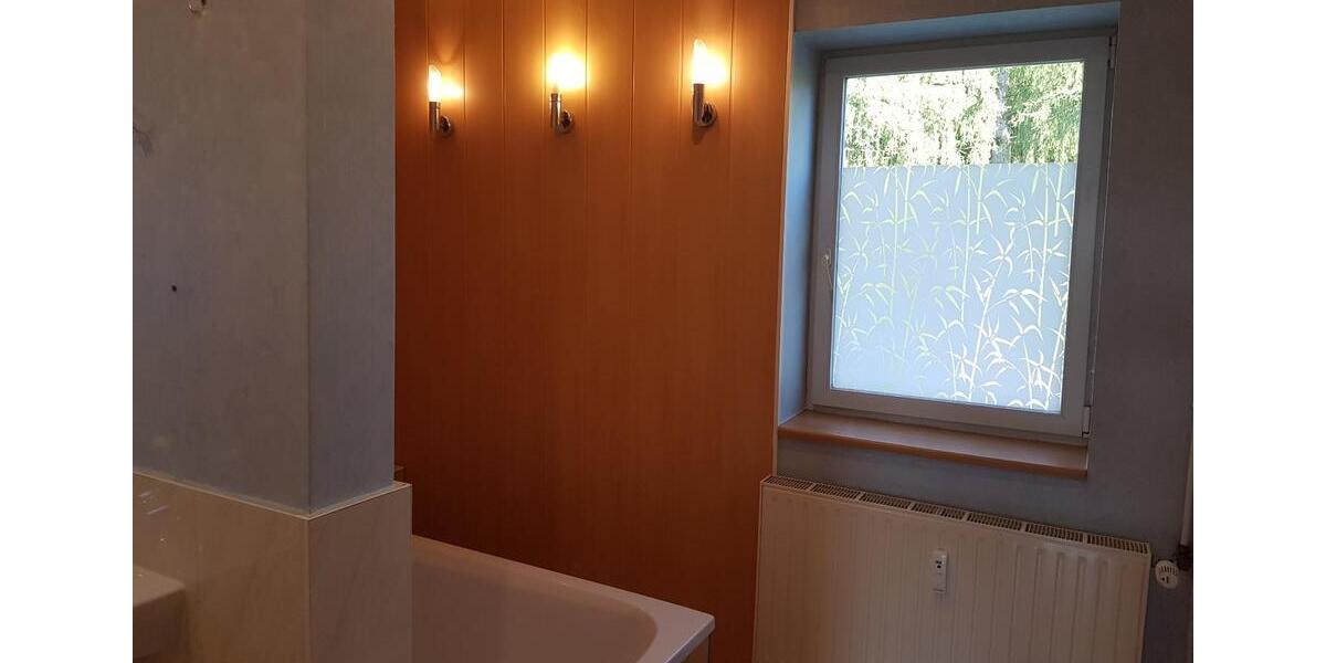 Erdgeschoßwohnung Eisfeld - 3 Zimmer, 100 m&sup2;, 680&euro; | Angebot:26523179