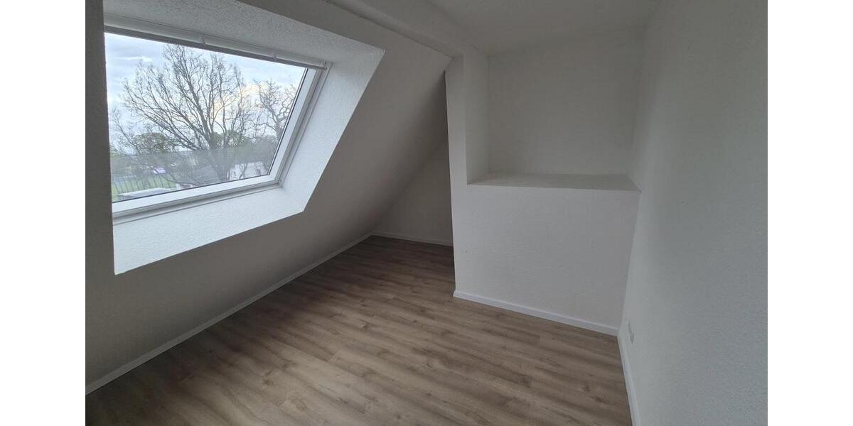 Dachgeschoßwohnung Limbach-Oberfrohna Oberfrohna - 3 Zimmer, 58 m&sup2;, 390&euro; | Angebot:26396288